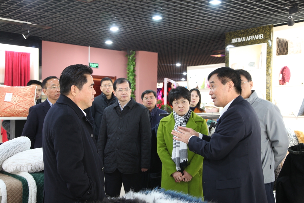 2016年11月26日，時(shí)任連云港市市長(zhǎng)項(xiàng)雪龍來(lái)到飛雁毛毯有限公司調(diào)研指導(dǎo)工作。