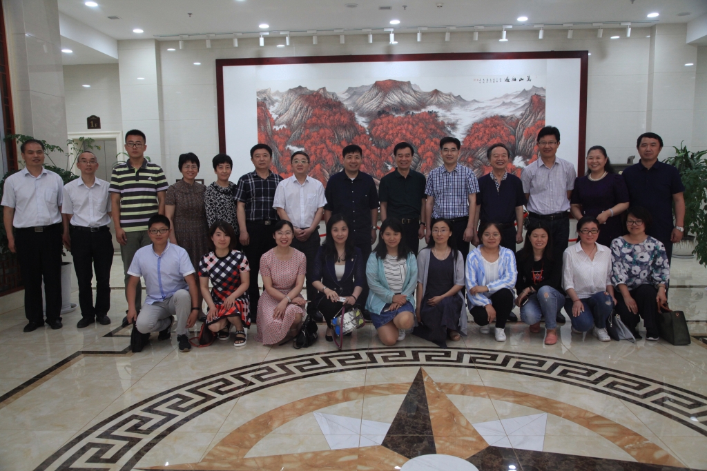 2018年6月15日，連云港市檔案局局長(zhǎng)王永士一行到改革開(kāi)放四十年陳列館調(diào)研