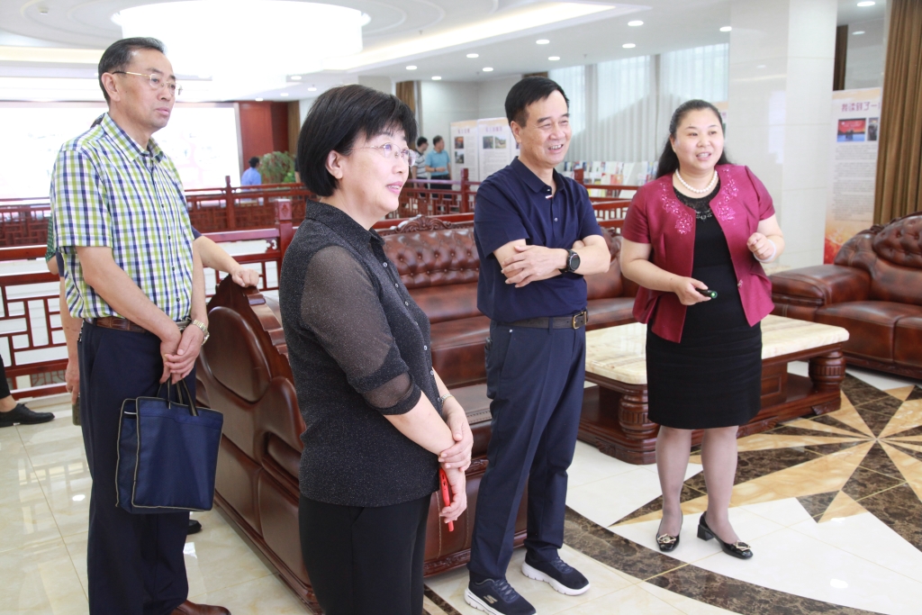 2019年9月17日，連云港市人力資源和社會(huì)保障局程曉紅局長(zhǎng)蒞臨鷹游集團(tuán)交流指導(dǎo)